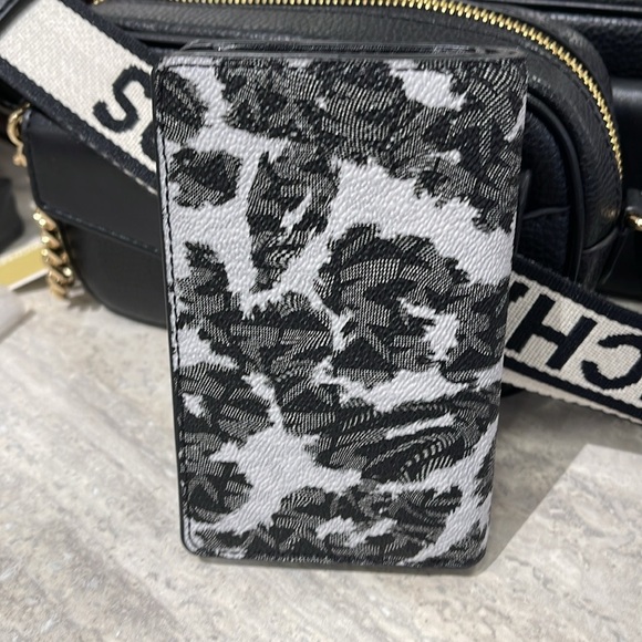 Michael Kors Empire Medium Leopard Logo Wallet
COLOR BLACK COMBO
NWT - Picture 9 of 16